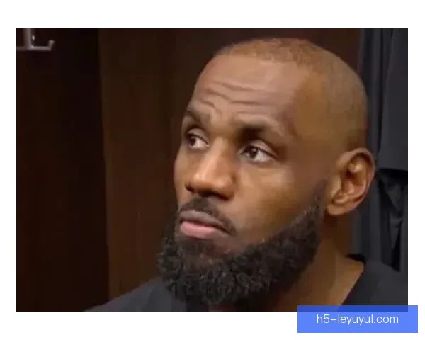 詹姆斯笑谈是否留湖人：我很好