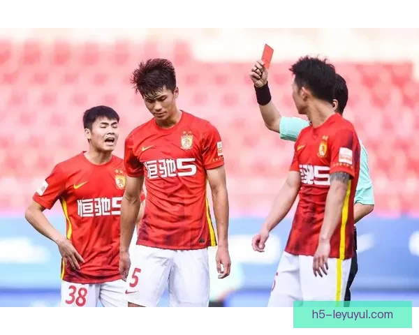 内托因红牌未离场辱骂裁判遭停赛罚款